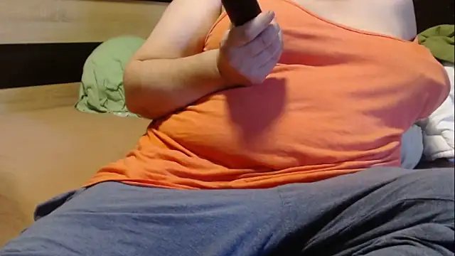 Snapshot of Santanna77 chatting on 03-08-25, 08:11 Santanna77 online show from 03-08-25, 08:11