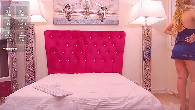 Snapshot of AmandaL1 chatting on 03-10-25, 11:32 AmandaL1 online show from 03-10-25, 11:32