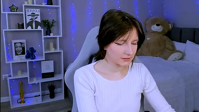 KikaOsterman online show from 05-12-26, 02:03