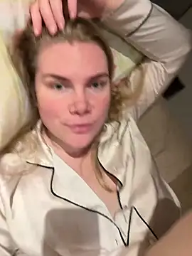 Snapshot of SexyBlondJoanna chatting on 02-10-26, 07:01 SexyBlondJoanna online show from 02-10-26, 07:01