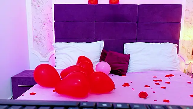 Snapshot of EvelinHill chatting on 02-16-26, 05:03 EvelinHill online show from 02-16-26, 05:03