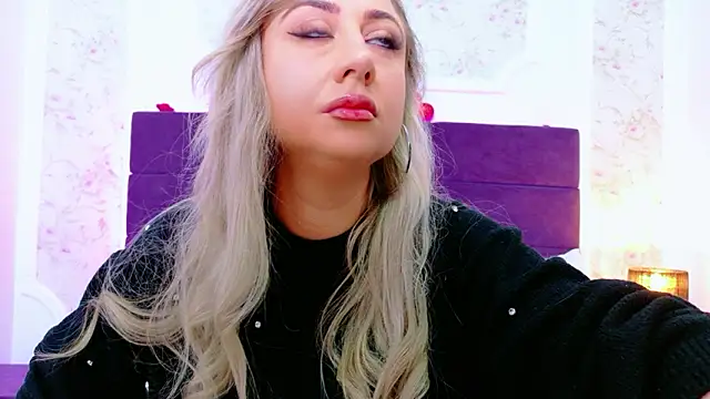 Snapshot of EvelinHill chatting on 02-28-26, 04:57 EvelinHill online show from 02-28-26, 04:57