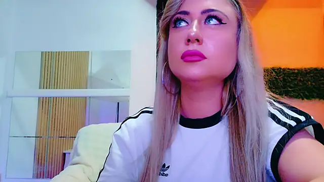 Snapshot of EvelinHill chatting on 03-13-26, 05:03 EvelinHill online show from 03-13-26, 05:03