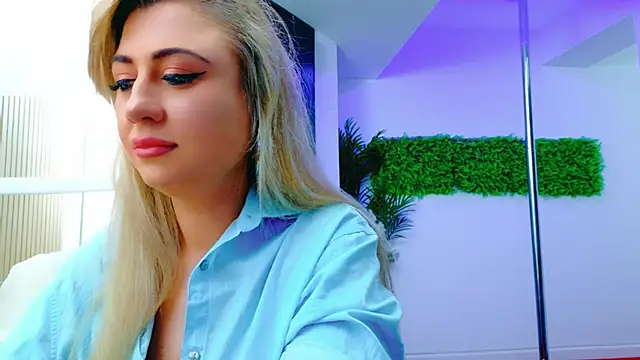 Snapshot of EvelinHill chatting on 03-15-26, 05:02 EvelinHill online show from 03-15-26, 05:02