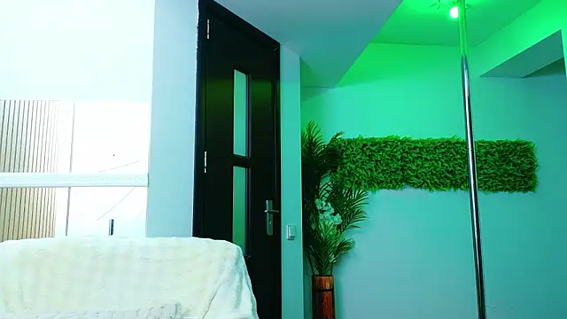 Snapshot of EvelinHill chatting on 03-16-26, 04:51 EvelinHill online show from 03-16-26, 04:51