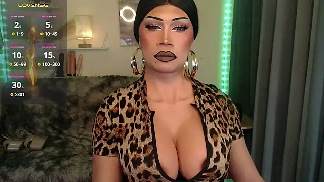 deliciousClaire online show from 03-25-26, 01:33