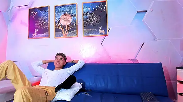 Roman cute online show from 01-16-26, 02:43