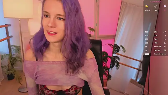 Snapshot of AuraLaunni chatting on 02-15-26, 07:05 AuraLaunni online show from 02-15-26, 07:05