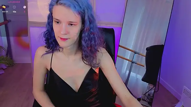 Snapshot of AuraLaunni chatting on 03-12-26, 07:03 AuraLaunni online show from 03-12-26, 07:03