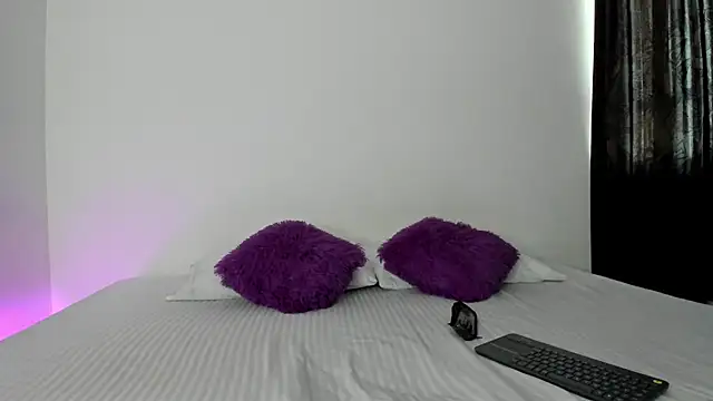 Snapshot of KylieJonesReal chatting on 02-14-26, 08:38 KylieJonesReal online show from 02-14-26, 08:38