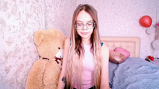 Snapshot of LolliStrawberry chatting on 03-07-26, 02:19 LolliStrawberry online show from 03-07-26, 02:19