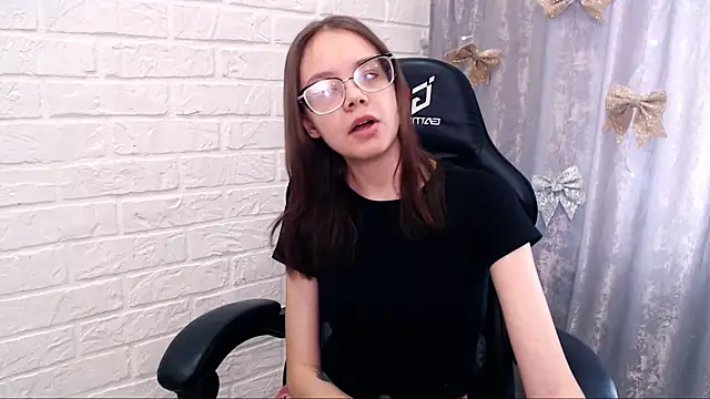 Snapshot of LolliStrawberry chatting on 03-29-26, 01:38 LolliStrawberry online show from 03-29-26, 01:38