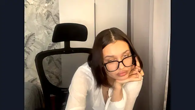 LuciaBanga online show from 02-03-26, 12:21