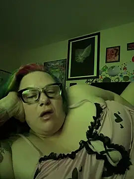 Snapshot of theUnihorniest chatting on 02-04-26, 05:13 theUnihorniest online show from 02-04-26, 05:13