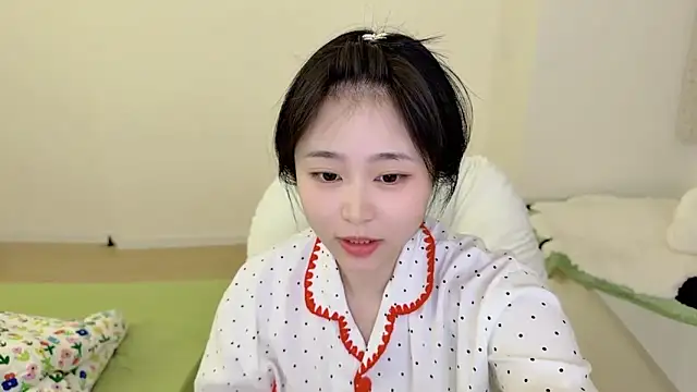 Snapshot of Onefiona chatting on 04-07-26, 12:49 Onefiona online show from 04-07-26, 12:49