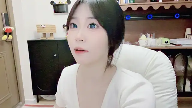 Onefiona online show from 06-18-26, 11:58