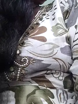 Snapshot of Zaara101 chatting on 03-21-26, 07:17 Zaara101 online show from 03-21-26, 07:17