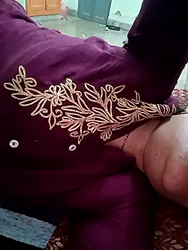 Snapshot of Zaara101 chatting on 03-24-26, 12:04 Zaara101 online show from 03-24-26, 12:04