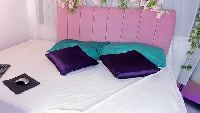 Snapshot of nicky_bonny18 chatting on 02-12-26, 12:11 nicky bonny18 online show from 02-12-26, 12:11