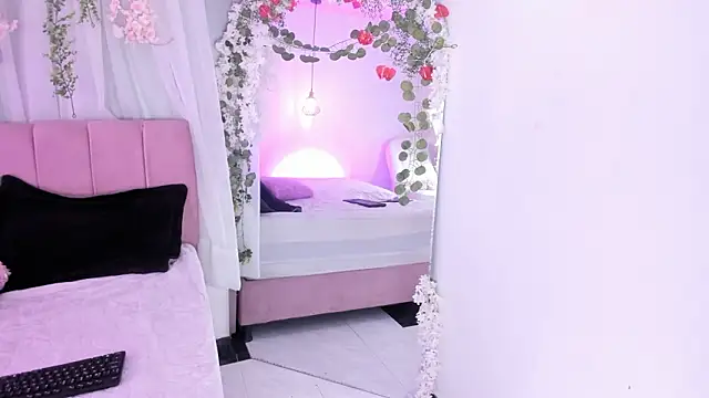 Snapshot of nicky_bonny18 chatting on 02-26-26, 12:48 nicky bonny18 online show from 02-26-26, 12:48