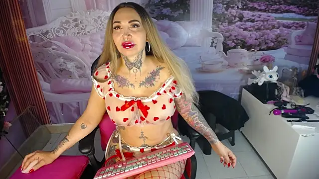 Layla-Wattson online show from 02-07-26, 01:48