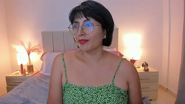 Snapshot of nathy_bush chatting on 06-17-26, 10:10 nathy bush online show from 06-17-26, 10:10
