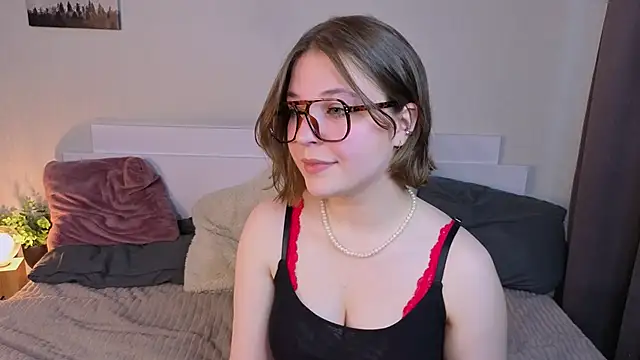 Next2Marie online show from 05-06-26, 06:19
