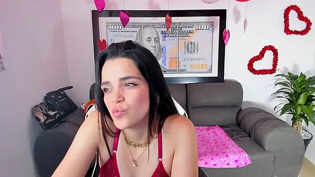 Snapshot of LucianaMoreau chatting on 02-18-26, 09:33 LucianaMoreau online show from 02-18-26, 09:33