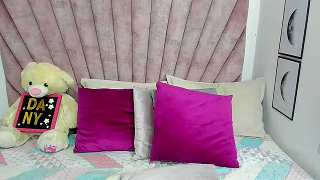 danibellucii  online show from 03-01-26, 03:52