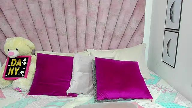 danibellucii  online show from 03-29-26, 03:50