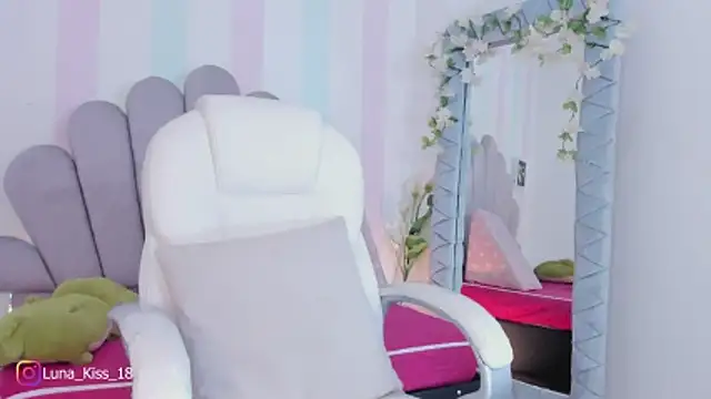 Luna kiss 18 online show from 02-26-26, 03:38