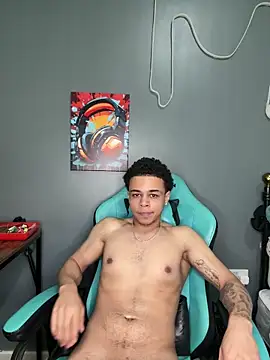 Snapshot of l-laross chatting on 01-18-26, 05:06 l-laross online show from 01-18-26, 05:06