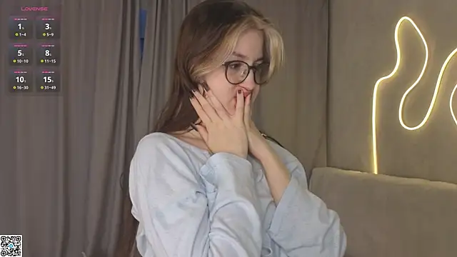 NicolaHulse online show from 02-08-26, 04:16