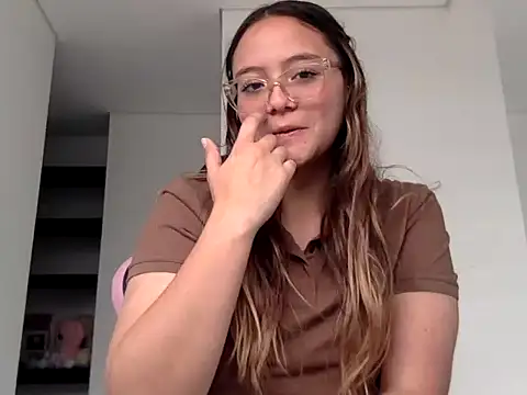 LOLA R  online show from 02-02-26, 06:28