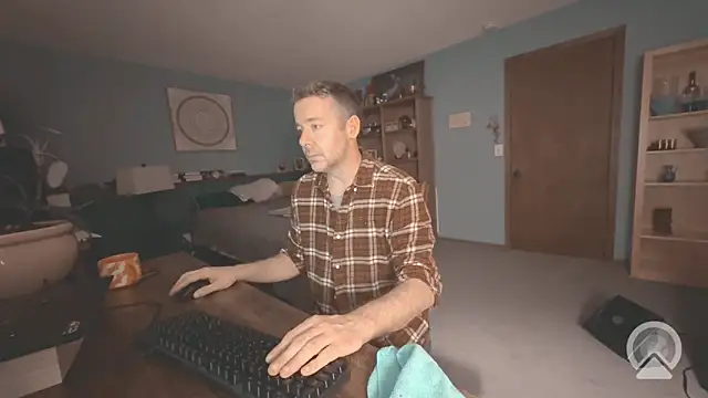 chrisw8140 online show from 06-18-26, 05:51