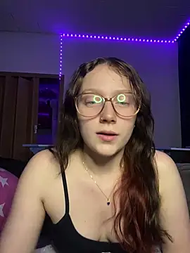 Snapshot of YoungLisaa18 chatting on 02-11-26, 07:52 YoungLisaa18 online show from 02-11-26, 07:52