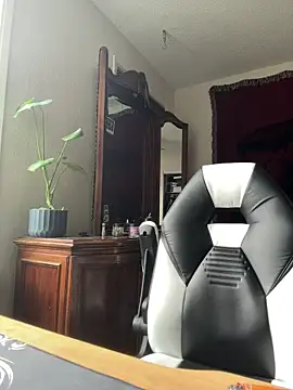 Snapshot of JoeyBlazy chatting on 05-23-26, 04:11 JoeyBlazy online show from 05-23-26, 04:11
