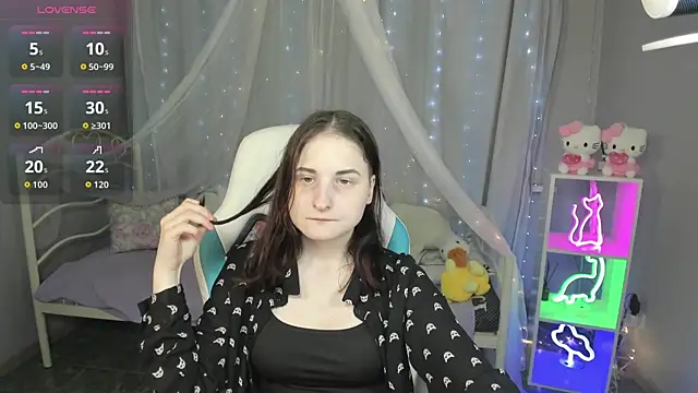 Snapshot of KiraDuvall chatting on 03-25-26, 02:45 KiraDuvall online show from 03-25-26, 02:45