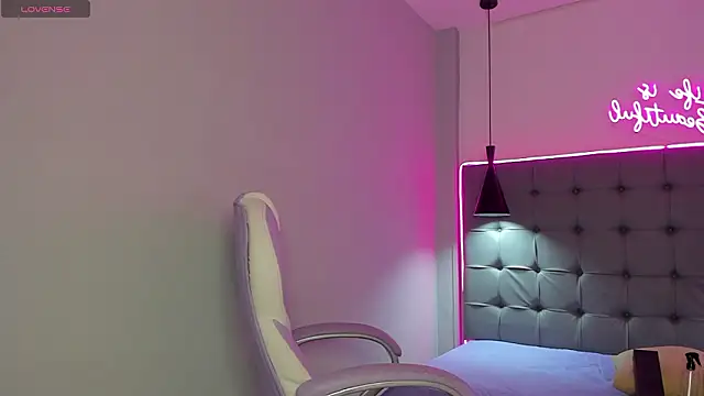 scarletcherry18 online show from 02-10-26, 03:21