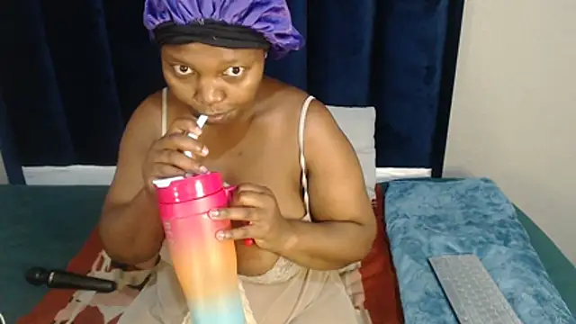 Snapshot of Cutebootyxx chatting on 02-13-26, 11:56 Cutebootyxx online show from 02-13-26, 11:56