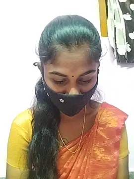 Snapshot of Tamil_Hot_RoyalQueen chatting on 04-01-26, 04:48 Tamil Hot RoyalQueen online show from 04-01-26, 04:48