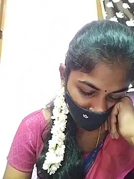 Snapshot of Tamil_Hot_RoyalQueen chatting on 04-14-26, 01:55 Tamil Hot RoyalQueen online show from 04-14-26, 01:55