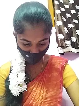 Snapshot of Tamil_Hot_RoyalQueen chatting on 04-18-26, 03:16 Tamil Hot RoyalQueen online show from 04-18-26, 03:16