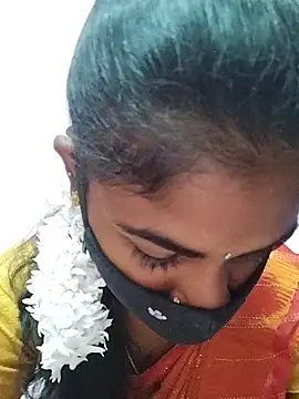 Snapshot of Tamil_Hot_RoyalQueen chatting on 04-19-26, 02:22 Tamil Hot RoyalQueen online show from 04-19-26, 02:22