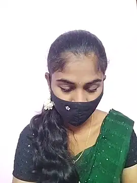 Snapshot of Tamil_Hot_RoyalQueen chatting on 04-22-26, 04:30 Tamil Hot RoyalQueen online show from 04-22-26, 04:30