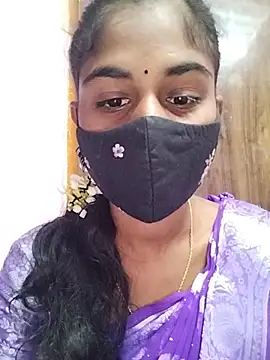 Snapshot of Tamil_Hot_RoyalQueen chatting on 04-26-26, 04:21 Tamil Hot RoyalQueen online show from 04-26-26, 04:21