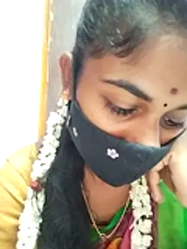 Snapshot of Tamil_Hot_RoyalQueen chatting on 04-28-26, 02:27 Tamil Hot RoyalQueen online show from 04-28-26, 02:27