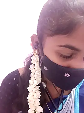 Snapshot of Tamil_Hot_RoyalQueen chatting on 05-05-26, 04:59 Tamil Hot RoyalQueen online show from 05-05-26, 04:59