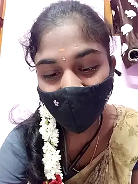 Snapshot of Tamil_Hot_RoyalQueen chatting on 05-10-26, 05:18 Tamil Hot RoyalQueen online show from 05-10-26, 05:18