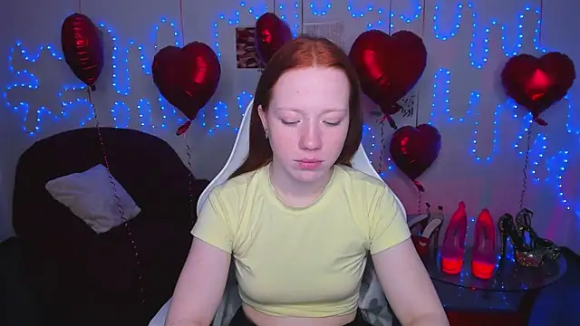 Snapshot of Katrys chatting on 02-11-26, 01:43 Katrys online show from 02-11-26, 01:43